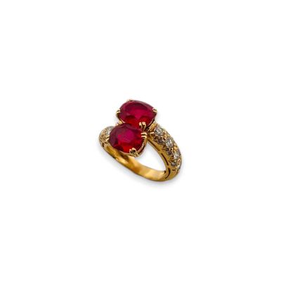 Bague croisée en or 18K (750), ornée de deux rubis synthétiq…