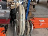 tout un tas d'outils qui traînent par terre dans le garage