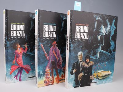 trois livres sont alignés sur une surface blanche