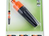 Gros plan sur un stylo noir et orange dans son emballage