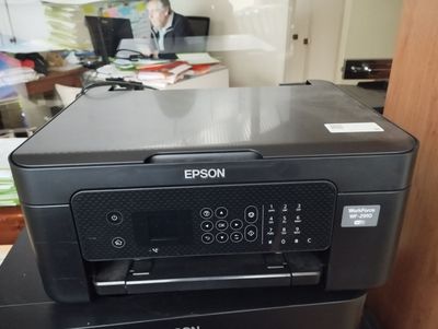 Une imprimante de la marque EPSON modèle WF-2910.