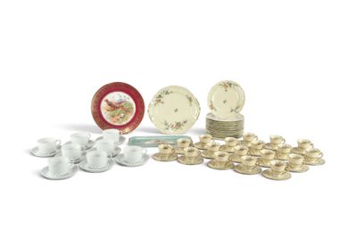 une photo représentant un ensemble d'assiettes, de tasses et de soucoupes