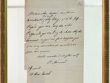 un gros plan sur une feuille de papier encadrée, accrochée au mur