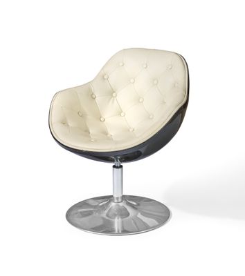 une photo d'une chaise moderne avec une assise capitonnée