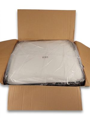 une boîte contenant un ordinateur portable, sur fond blanc