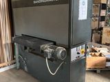 l'image d'une machine installée dans un entrepôt