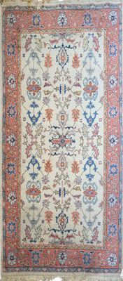 TAPIS mécanique en laine à décor de végétaux stylisés sur fo…