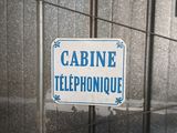 a sign that says cabine telephoneique on the side of a building