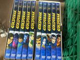 Deux DVD sont empilés l'un sur l'autre dans un boîtier
