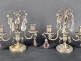 trois chandeliers anciens en laiton, ornés chacun de pendentifs en cristal