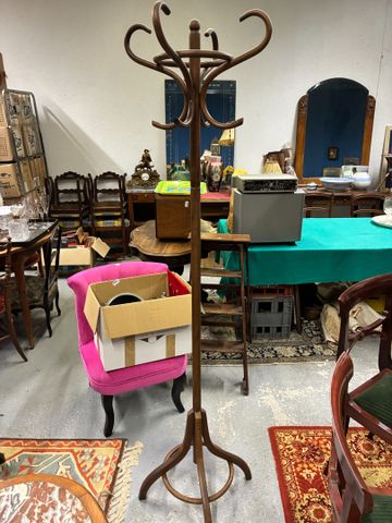 Porte manteau perroquet. H 184 cm