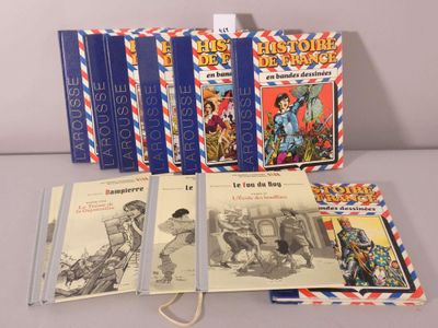 un groupe de livres posés sur une table les uns à côté des autres
