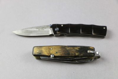 two knives that are sitting next to each other on a table