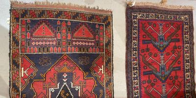 CAUCASE Lot de deux tapis en laine à décor de motifs géométr…