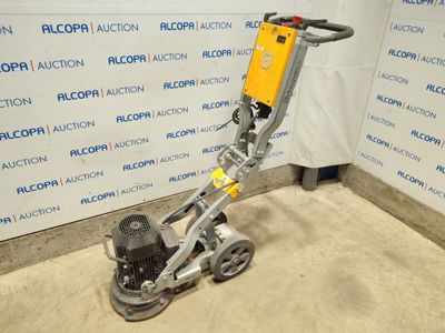 une petite machine qui se trouve dans une pièce