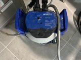 a blue machine that is sitting on the floor