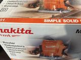 une boîte d'outils électriques Makita posée sur une table