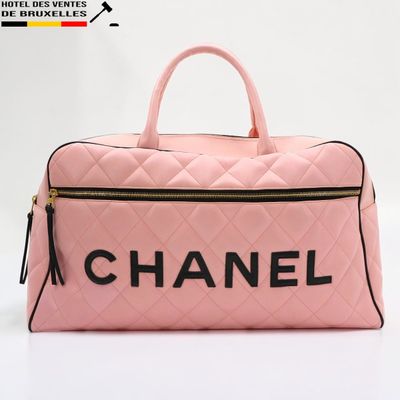 sac de voyage matelassé rose Chanel