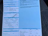 un papier qui a été posé sur le siège d'une voiture
