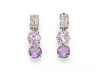 une paire de boucles d'oreilles en améthorate et diamants