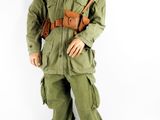 uniforme de soldat avec un chapeau et un fusil sur fond blanc