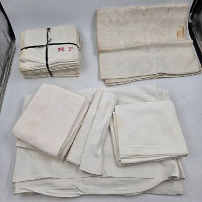 639 / CH-ENT / Lot composé d'une nappe en coton blanc (…