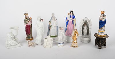 Lot de sujets en porcelaine et faïence représentant des vier… - Photo 1