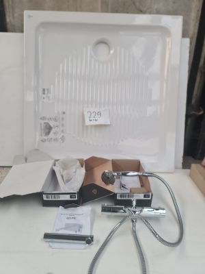 Lot comprenant un receveur de douche Ideal Standard, 90x90, …