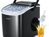 une machine à glaçons portable noire avec des glaçons et un verre rempli de glaçons
