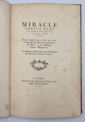un livre ouvert avec l'image d'un oiseau sur sa couverture