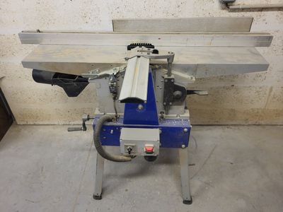l'image d'une machine posée sur une table