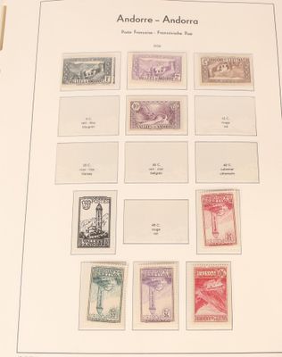la photo d'un livre avec des timbres