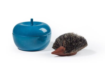 Van der Voort Mark 34. Petite boite en bakelite teintée bleu…