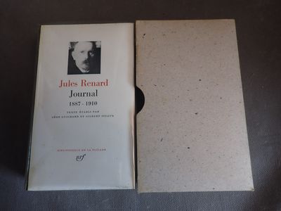 un livre ouvert dont la couverture représente un homme