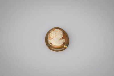 BROCHE PENDENTIF CAMEE En or 750°/°°