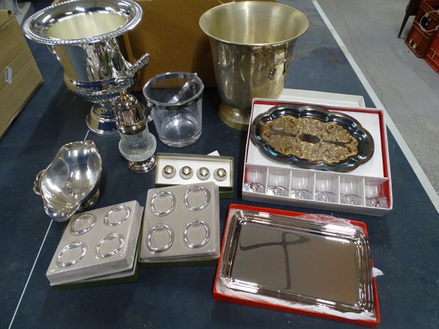 CHRISTOFLE : saucière, coffret de 4 saleron saupoudreuse, 2 coffr...