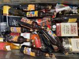de nombreuses variétés de bière dans un récipient en plastique