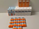 beaucoup de boîtes orange et blanches de dentifrice et de dentifrice