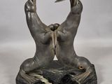 statue of two hands holding a top hat on a marble base