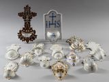 toutes ces figurines en porcelaine qui sont posées sur la table