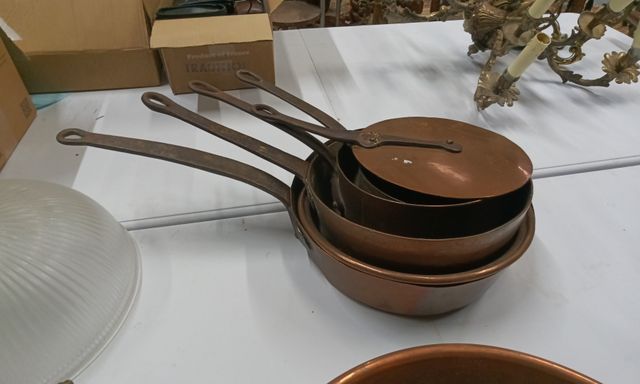 Cuivre - lot de 4 casseroles et un couvercle