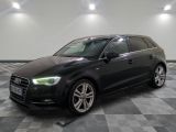 une image d'une audi wagon noire garée dans un garage