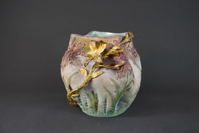 TERRE D'ECLANCE à Charenton. Cache-pot en céramique texturée…