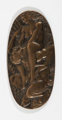une plaque ovale en bronze représentant une femme et un homme dans un paysage