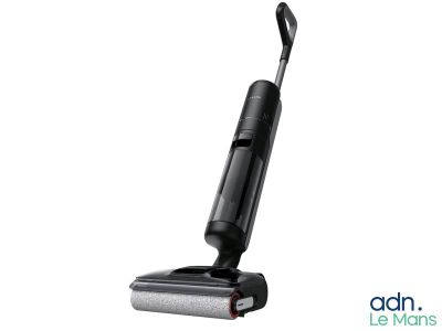 gros plan d'un aspirateur sur fond blanc