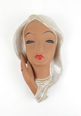 une image représentant une tête de mannequin coiffée d'un chapeau