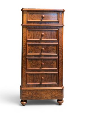 une image d'une commode en bois sur fond blanc