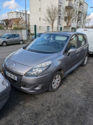 Véhicule RENAULT type SCENIC III - Photo 1