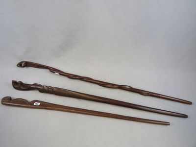 Lot de trois cannes CAYENNE en amarante - figurent deux serp…