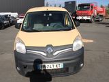 une camionnette jaune et noire garée sur un parking
